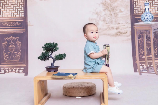 黔南1岁宝宝走路